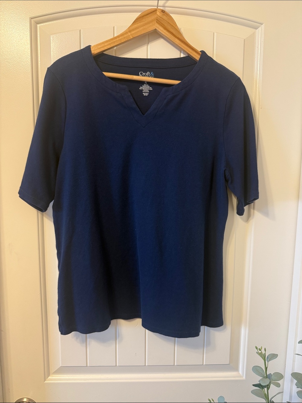 croft & barrow Navy V‑Notch Short Sleeve Top